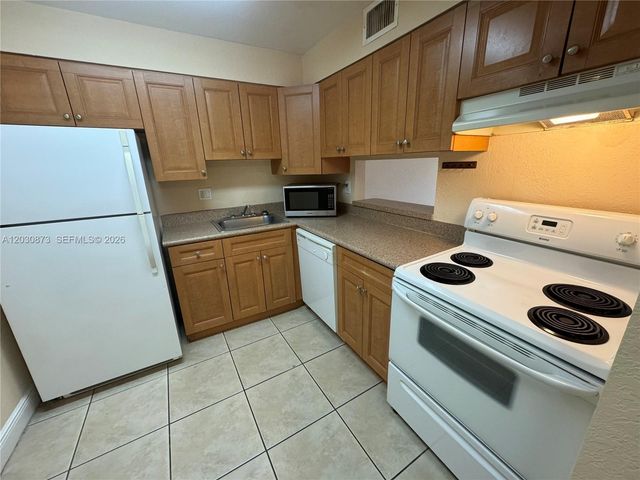 5201 Geneva Way 308, Doral, FL 33166