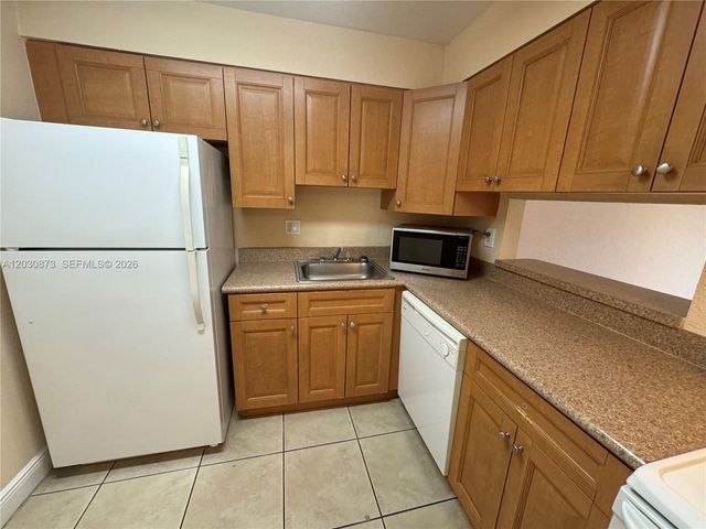 5201 Geneva Way 308, Doral, FL 33166