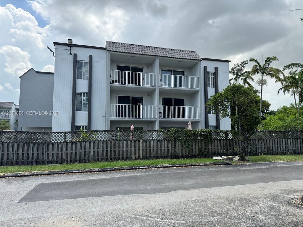 5201 Geneva Way 308, Doral, FL 33166