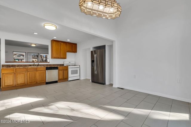 23 Tilton Avenue, Toms River, NJ 08757