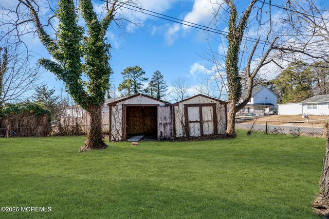 23 Tilton Avenue, Toms River, NJ 08757