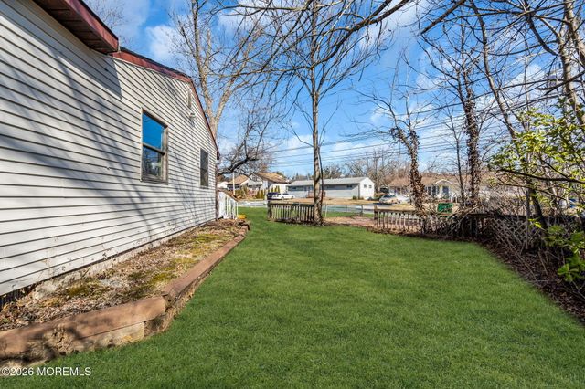 23 Tilton Avenue, Toms River, NJ 08757