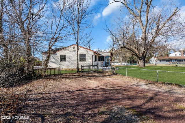 23 Tilton Avenue, Toms River, NJ 08757