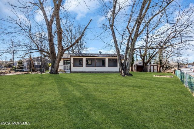 23 Tilton Avenue, Toms River, NJ 08757