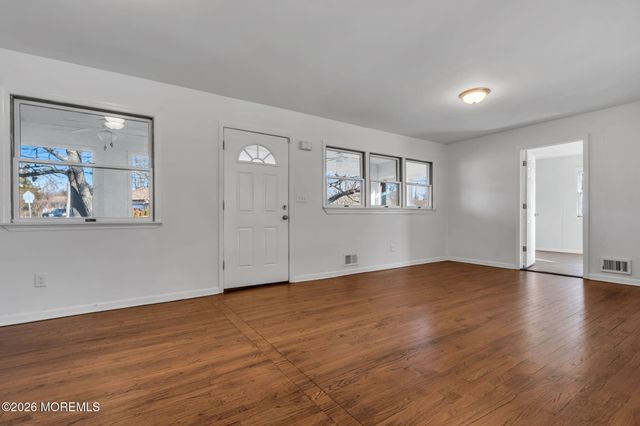 23 Tilton Avenue, Toms River, NJ 08757