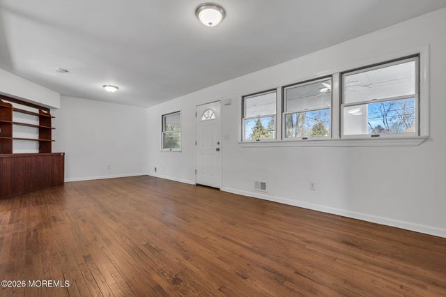 23 Tilton Avenue, Toms River, NJ 08757