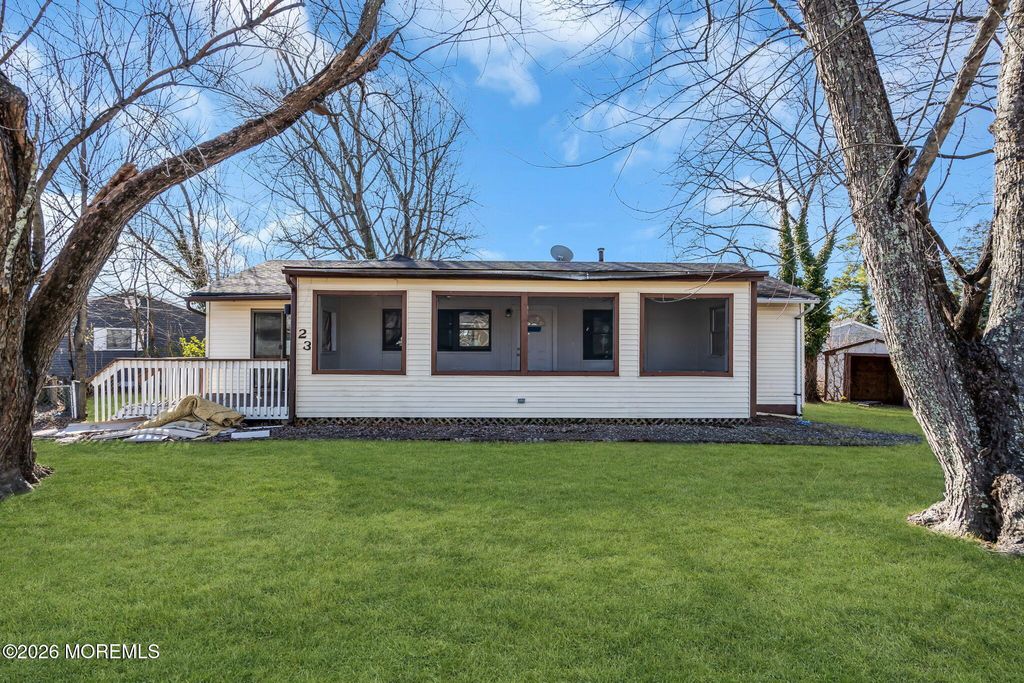 23 Tilton Avenue, Toms River, NJ 08757