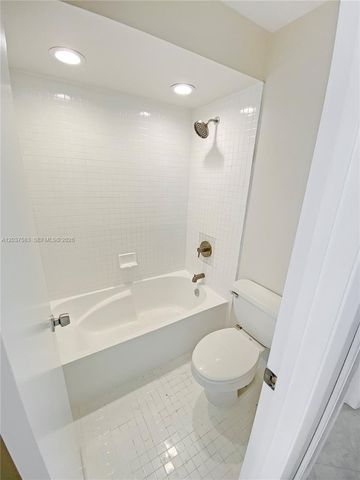14980 SW 48th Ter 28F, Miami, FL 33185