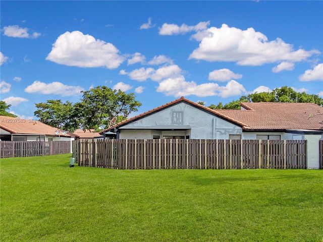 14980 SW 48th Ter 28F, Miami, FL 33185