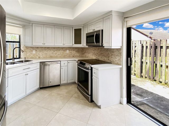 14980 SW 48th Ter 28F, Miami, FL 33185