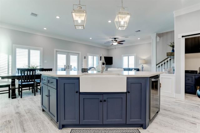 4219 Nueces Drive, Galveston, TX 77554