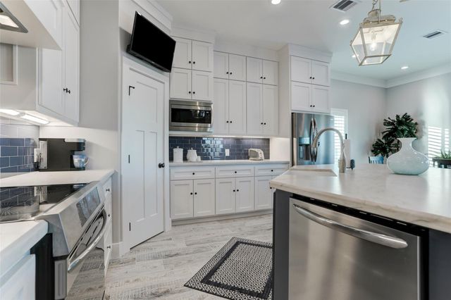 4219 Nueces Drive, Galveston, TX 77554