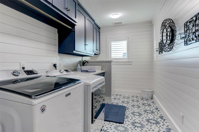 4219 Nueces Drive, Galveston, TX 77554