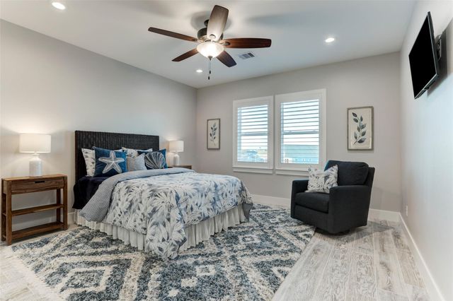 4219 Nueces Drive, Galveston, TX 77554