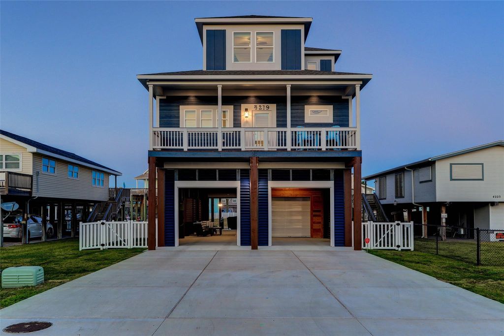 4219 Nueces Drive, Galveston, TX 77554