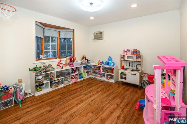 260 Kensington Road, River Edge, NJ 07661