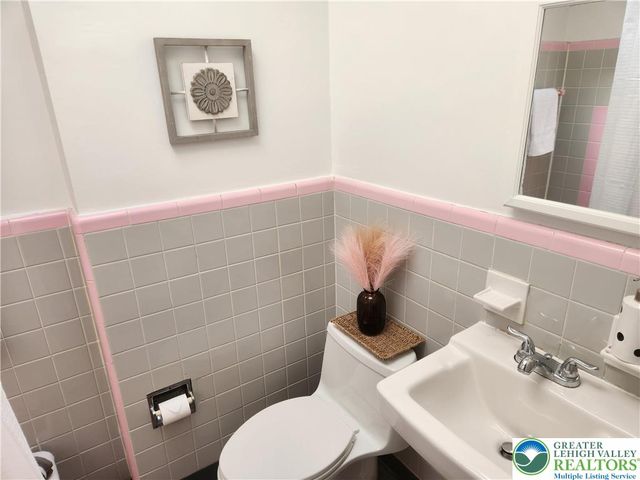1992 South Delaware Street, Allentown City, PA 18103