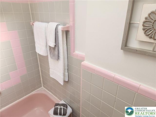 1992 South Delaware Street, Allentown City, PA 18103