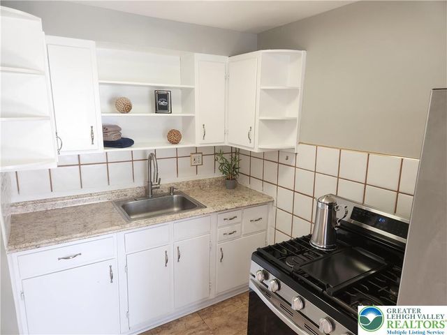1992 South Delaware Street, Allentown City, PA 18103