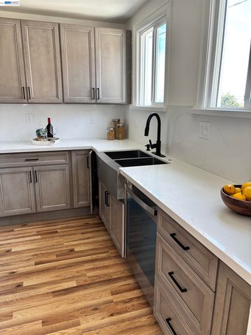 2569 Maxwell Ave, Oakland, CA 94601