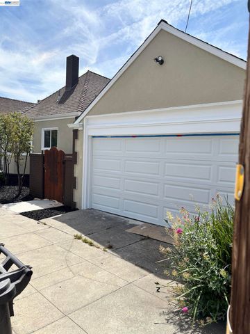 2569 Maxwell Ave, Oakland, CA 94601
