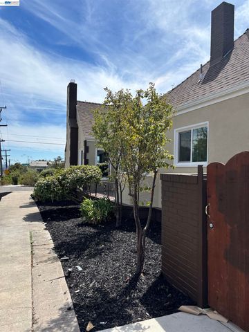 2569 Maxwell Ave, Oakland, CA 94601