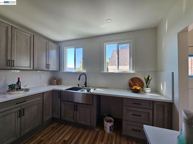 2569 Maxwell Ave, Oakland, CA 94601