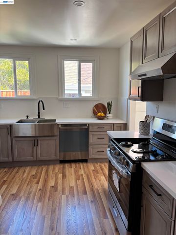 2569 Maxwell Ave, Oakland, CA 94601