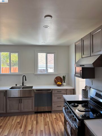 2569 Maxwell Ave, Oakland, CA 94601
