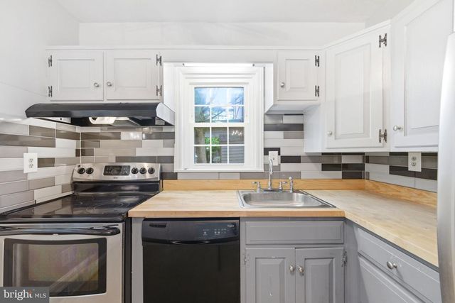 1110 MONTEREY PL, Wilmington, DE 19809