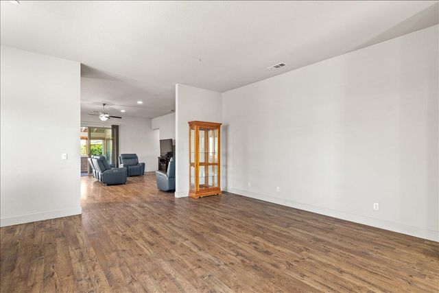 2352 Mustang Dr, Oakdale, CA 95361
