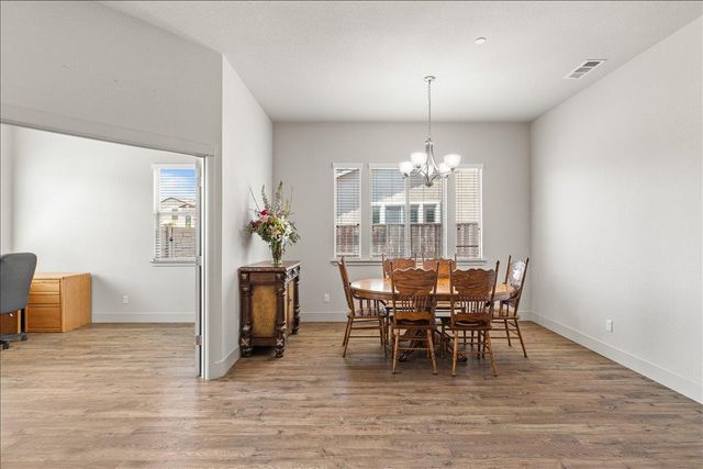 2352 Mustang Dr, Oakdale, CA 95361