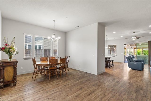 2352 Mustang Dr, Oakdale, CA 95361