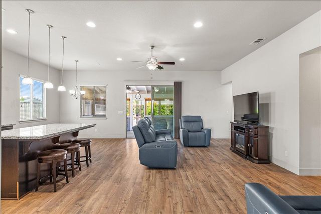 2352 Mustang Dr, Oakdale, CA 95361