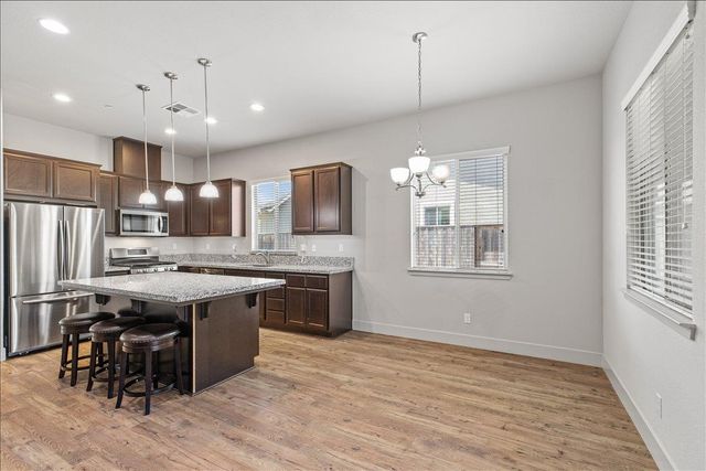 2352 Mustang Dr, Oakdale, CA 95361