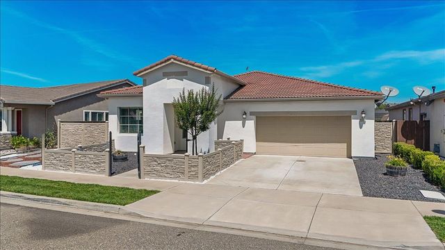2352 Mustang Dr, Oakdale, CA 95361