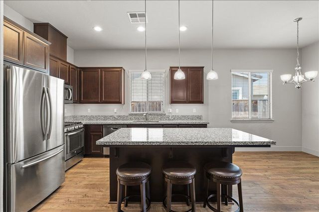 2352 Mustang Dr, Oakdale, CA 95361