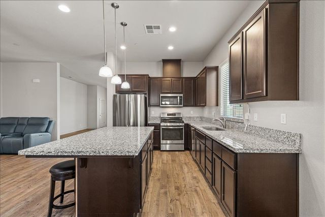 2352 Mustang Dr, Oakdale, CA 95361