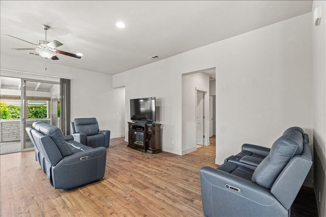 2352 Mustang Dr, Oakdale, CA 95361