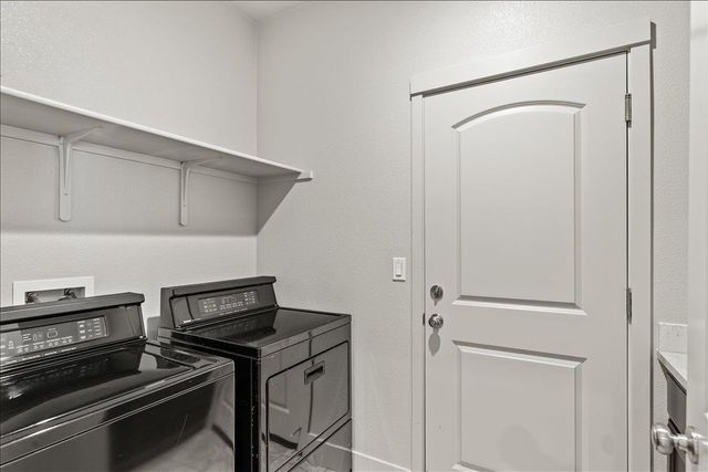 2352 Mustang Dr, Oakdale, CA 95361