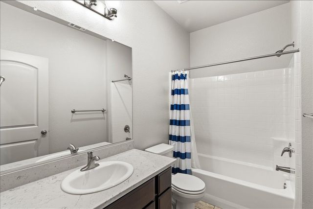 2352 Mustang Dr, Oakdale, CA 95361