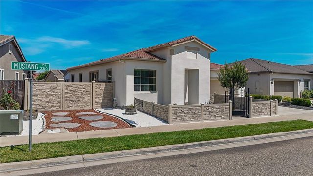 2352 Mustang Dr, Oakdale, CA 95361