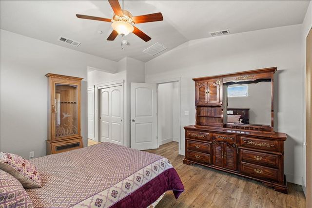 2352 Mustang Dr, Oakdale, CA 95361