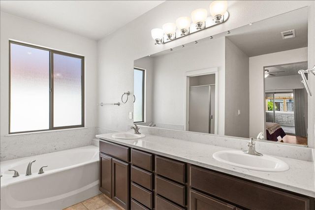2352 Mustang Dr, Oakdale, CA 95361