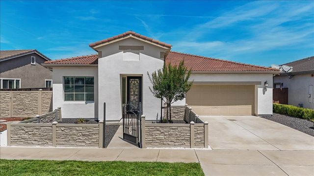 2352 Mustang Dr, Oakdale, CA 95361