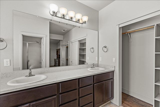 2352 Mustang Dr, Oakdale, CA 95361