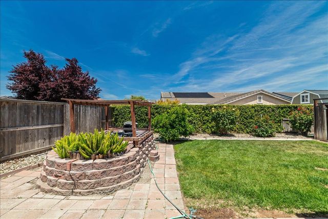 2352 Mustang Dr, Oakdale, CA 95361