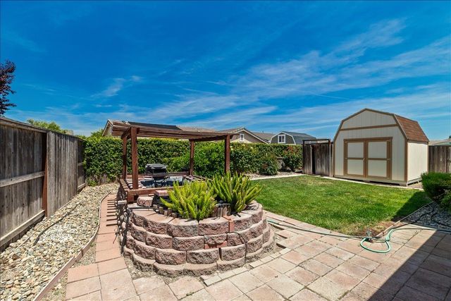 2352 Mustang Dr, Oakdale, CA 95361