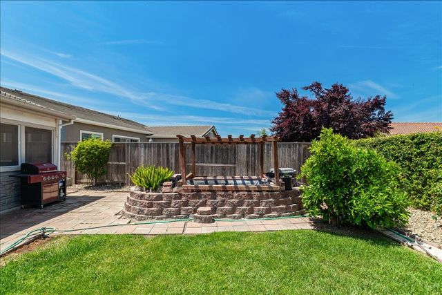 2352 Mustang Dr, Oakdale, CA 95361