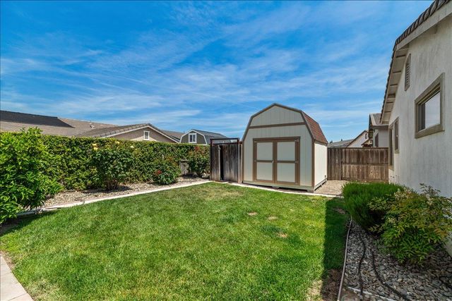 2352 Mustang Dr, Oakdale, CA 95361